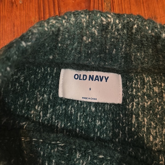 Old navy sweater - Picture 2 of 2